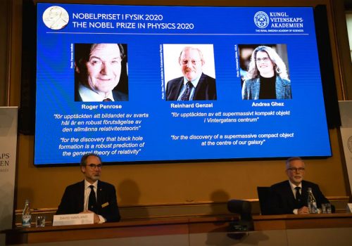 ब्ल्याक होल अनुसन्धानकर्ता वैज्ञानिकहरुले पाए यो वर्षको भौतिकशास्त्रको नोबेल पुरस्कार