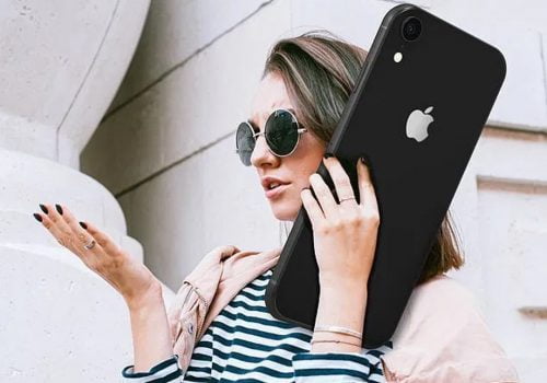 आगामी २० वर्षमा एप्पलले ल्याउने आईफोनको साईज कत्रो होला ? कम्तिमा डेढ फीट अग्लो