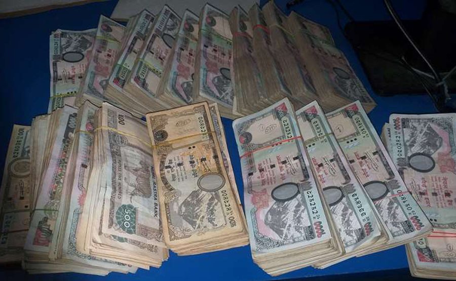 मोबाइल फोन तथा एसेसरिजका थोक बिक्रेता हुण्डी कारोबार अभियोगमा पक्राउ