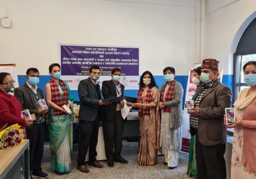 जोन्टा क्लब काठमाडौंले दरबार स्कूललाई मोबाइल र ल्यापटप दियो, अनलाइन शिक्षामा समर्थन गर्दै