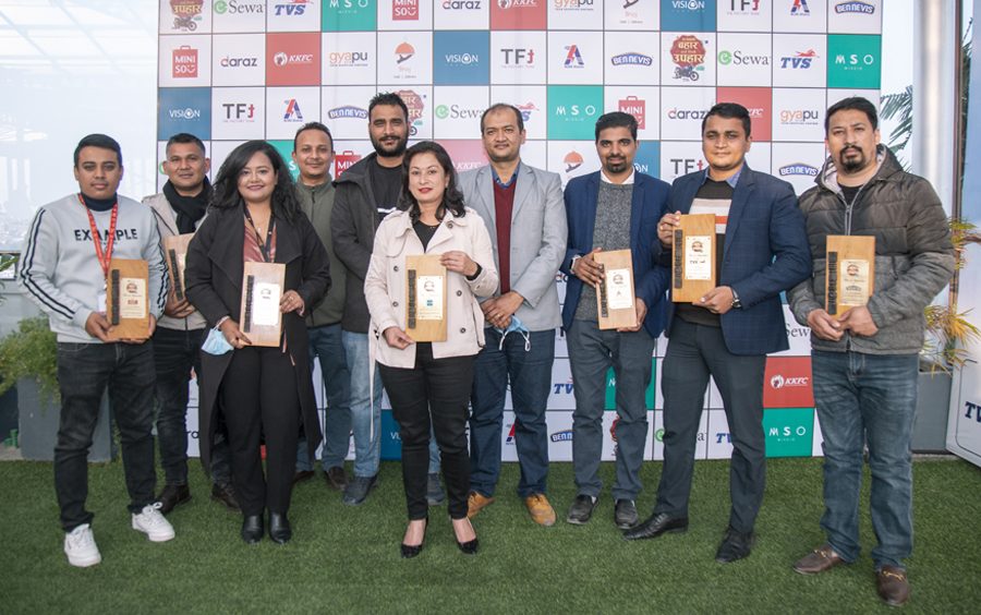 इसेवाको ‘उत्सवको बहार, हप्तै पिच्छे उपहार’ योजनाका बिजेता मनोजले पाए टिभिएस मोटरसाइकल