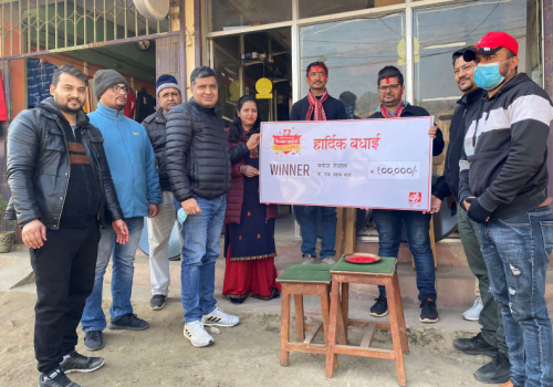 “डिशहोममा डिलर दाईको डिस्काउन्ट” अफरका बिजेताहरुलाई चेक हस्तान्तरण