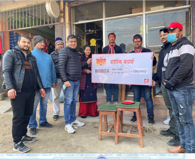 “डिशहोममा डिलर दाईको डिस्काउन्ट” अफरका बिजेताहरुलाई चेक हस्तान्तरण