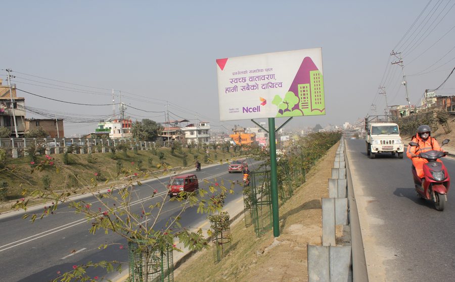 एनसेलले रिङरोडको १०.२ किलोमिटर सडकखण्डमा हरियाली निर्माण तथा संरक्षण गर्दै