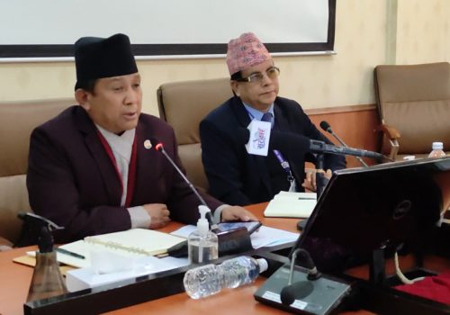 सञ्चार मन्त्री गुरुङले चेतावनी दिँदै भने- ‘इन्टरनेट सेवाको गुणस्तर निकै कमजोर छ, सुधार्नुस्’