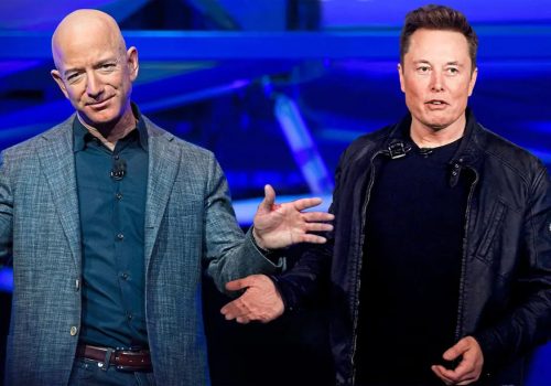 अन्तरिक्षमा स्याटेलाइट प्रक्षेपणको विषयमा विश्वकै दुई धनाढ्य व्यक्तिहरु प्रतिस्पर्धामा