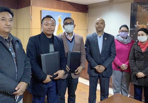 लक्ष्मी बैंक र थुलुङ्ग दुधकोशी गाउँपालिका बीच सम्झौता