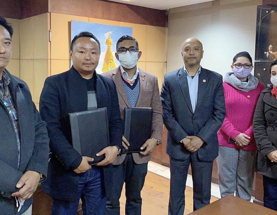 लक्ष्मी बैंक र थुलुङ्ग दुधकोशी गाउँपालिका बीच सम्झौता