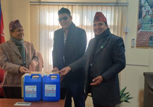 लोमस फर्मास्युटिकल्सद्धारा पशुपति क्षेत्र विकास कोषलाई स्वास्थ्य सूरक्षा सामग्री प्रदान