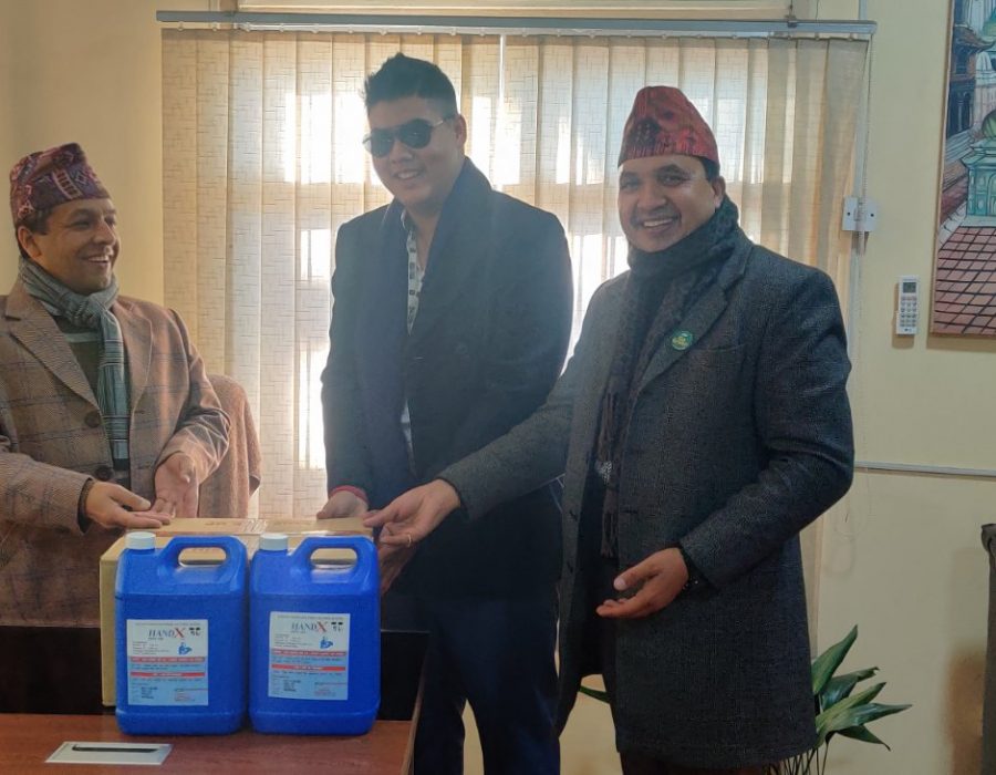 लोमस फर्मास्युटिकल्सद्धारा पशुपति क्षेत्र विकास कोषलाई स्वास्थ्य सूरक्षा सामग्री प्रदान