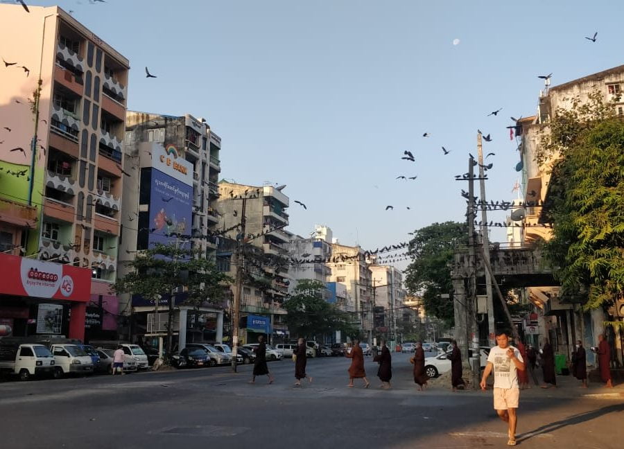 म्यानमारमा सैनिक शासन लागु भएसँगै टेलिफोन र इन्टरनेट सेवा बन्द