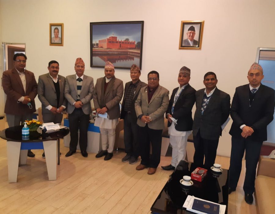 सुनको कारोबारमा ‘क्युआर कोड’ भुक्तानी लागु गर्न गभर्नर अधिकारीको आग्रह