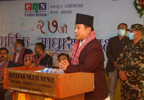 सञ्चारमन्त्री गुरुङको आरोप- ‘इन्टरनेट सेवा महँगो र कम प्रभावकारी भयो’