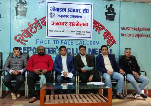 ताम्राकार कम्प्लेक्सका व्यवसायीलाई जनसेवा प्रहरीले दुख दिएकोमा मोबाइल व्यवसायी संघको आपत्ति