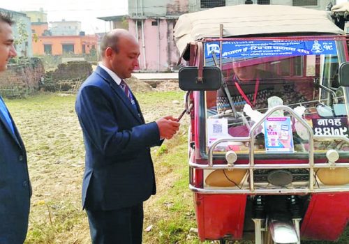 विस्तार हुँदै क्यूआर कोड, रुपन्देहीका ई–रिक्सामा क्यूआर कोडको प्रयोग