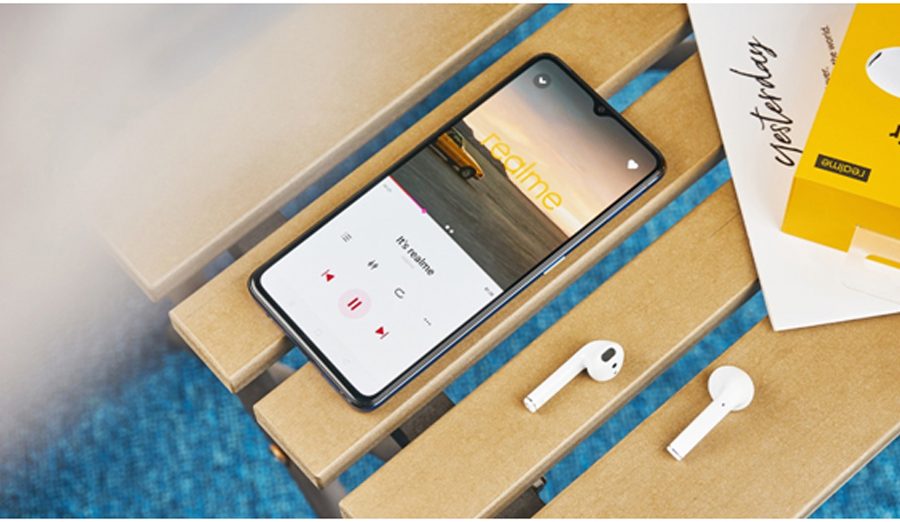 रियलमी स्मार्टफोन ब्राण्डले ल्यायो भ्यालेन्टिन लक्षित ‘रियलमी’ गिफ्ट आइटम