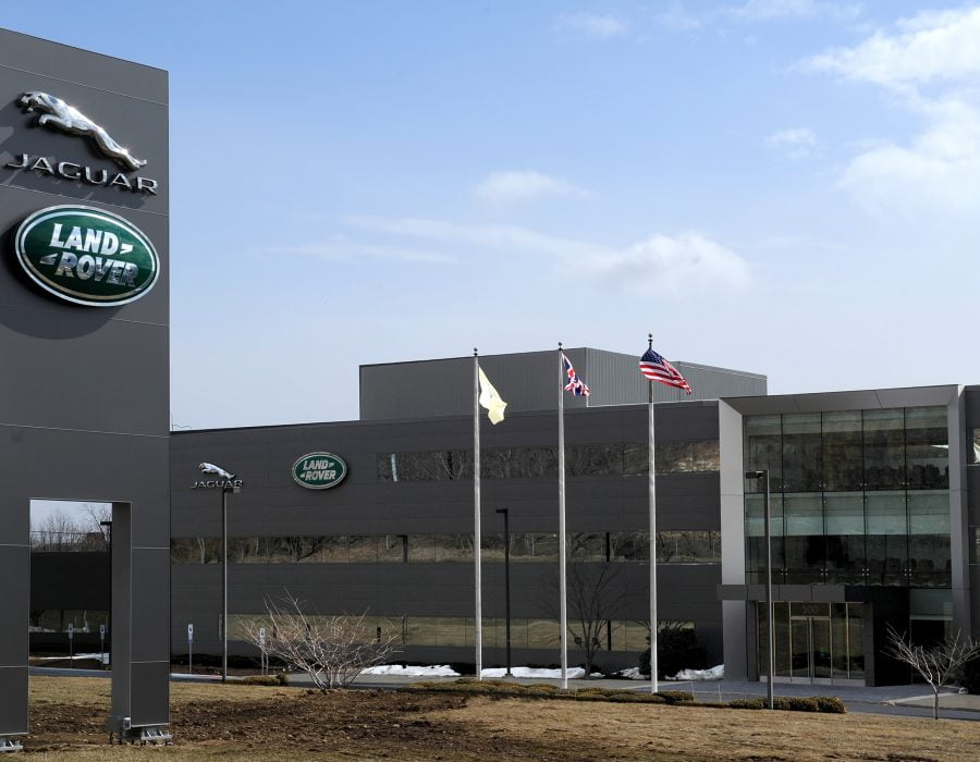 ज्यागुअर ल्यान्ड रोभरले बेलायतमा कर्मचारी कटौती गर्ने घोषणा