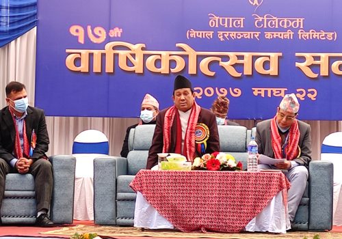 सञ्चार तथा सूचना प्रविधि मन्त्रालय एउटा मात्र पूर्वाधार कम्पनीको पक्षमा