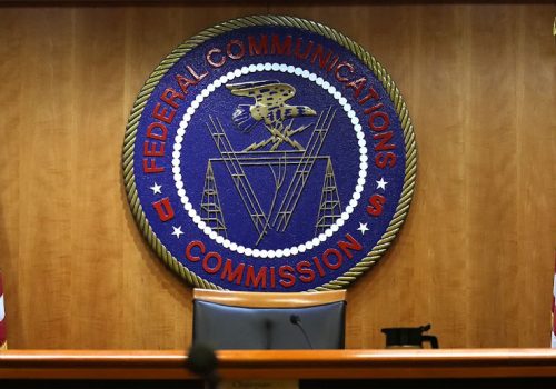 ह्वावे र अन्य चिनियाँ कम्पनीले अमेरिकी प्रतिबन्ध छलेका छन् कि छैनन् भन्ने बारेमा एफसीसीले अनुसन्धान गर्दै