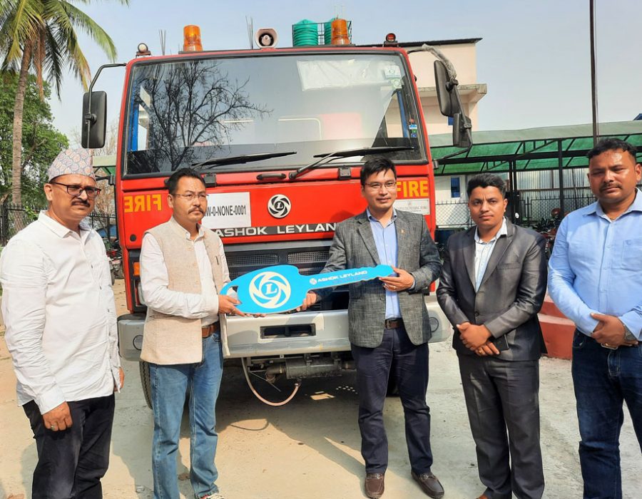 उर्लाबारी नगरपालिकालाई सुबिधा सम्पन्न दमकल हस्तान्तरण