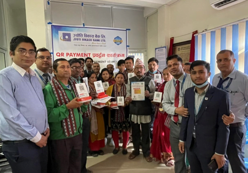 ज्योति विकास बैंकको क्युआर कोड सेवा रुपन्देहीको अमुवा बजारमा