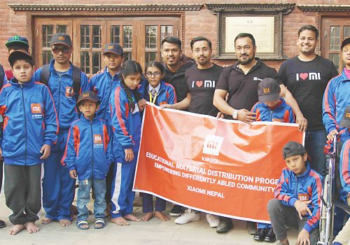 शाओमीद्वारा डिसेवल स्टुडेन्ट एशोसिएसन स्कूलका विद्यार्थीहरुलाई शैक्षिक सामग्री वितरण