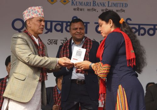 सौराहा घुम्न जाँदा नगद बोक्नु नपर्ने, हरेक पसलमा क्यूआर भुक्तानीको सुविधा