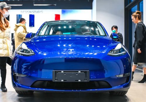 टेस्लाको गाडी चिनियाँ सेनाका कर्मचारीलाई प्रयोगमा प्रतिबन्ध