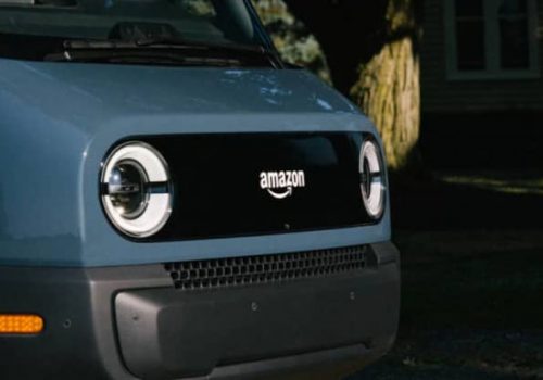 ईकमर्स अमेजनले अमेरिकाको सान फ्रान्सिस्कोमा इलेक्ट्रिक डेलिभरी भ्यान परीक्षण गर्दै