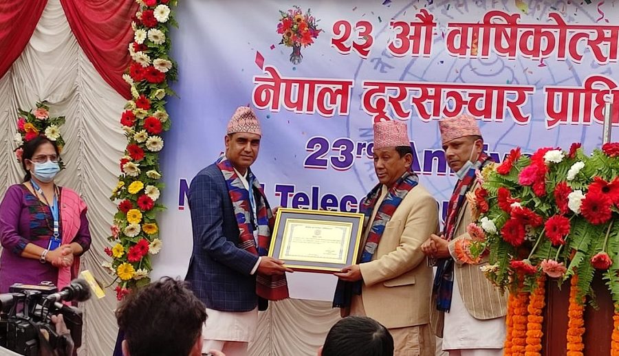उप निर्देशक सन्दिप अधिकारी दूरसञ्चार प्राधिकरणको उत्कृष्ट कर्मचारी घोषित