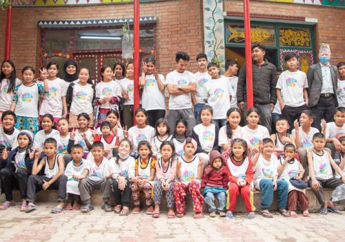 फागुमा ग्यापुसँग रमाए बालगृहका स-साना बालबालिका