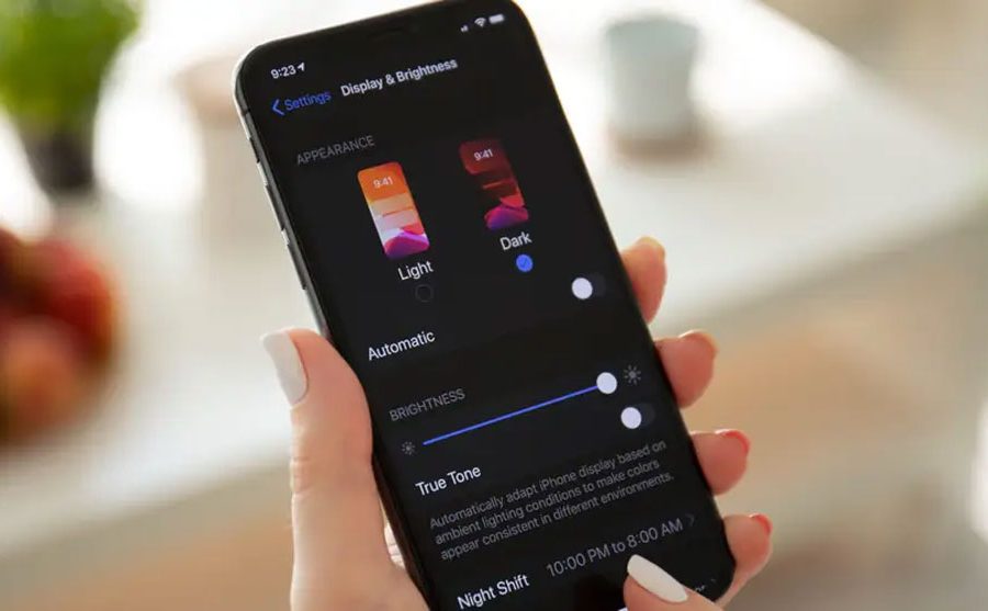 एप्पलको आईफोन वा आईप्याडमा डार्क मोड चलाउन चाहनुहुन्छ, त्यसोभए यस्तो छ सजिलो तरीका