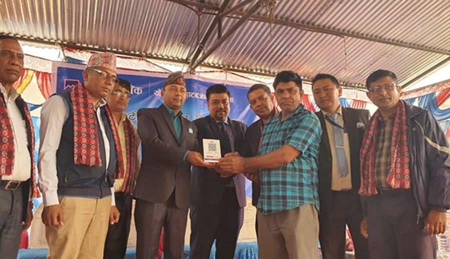 माछापुच्छ्रे बैंकको क्यूआर कोड सेवा रुपन्देही जिल्लाको तिलोत्तमा स्थित योगिकुटी हाटबजारमा