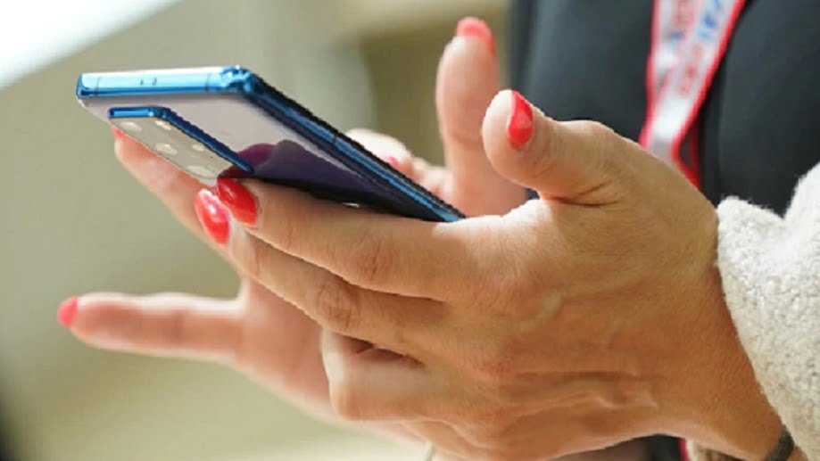 यूरोपको स्मार्टफोन बजार १२ प्रतिशतले घट्यो