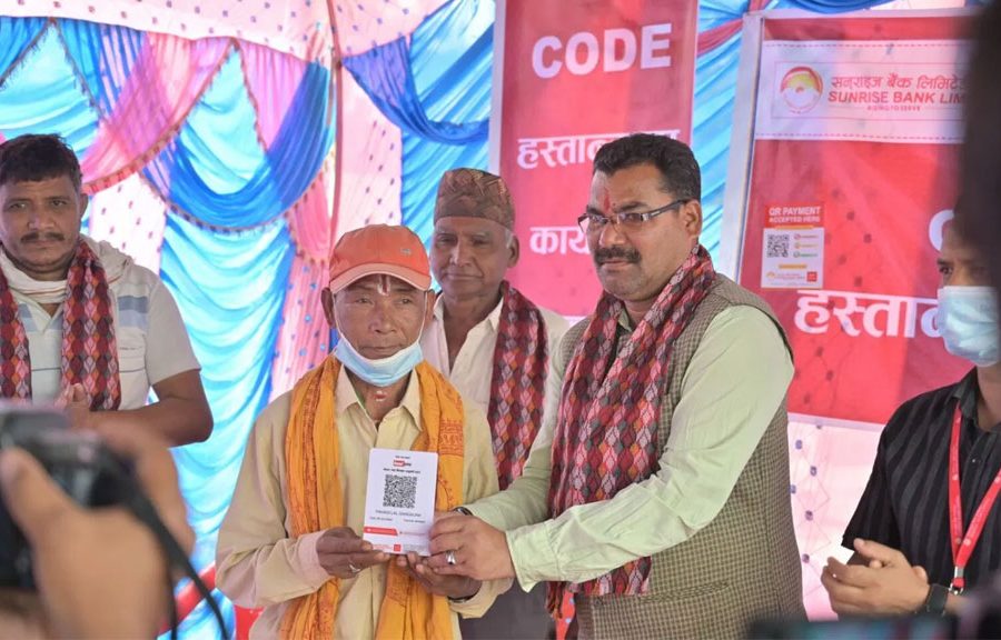 सनराइज बैंकको क्यूआर सेवा बिस्तार, त्रिनगर कृषि हाटबजार धनगढीमा सेवा शुरु