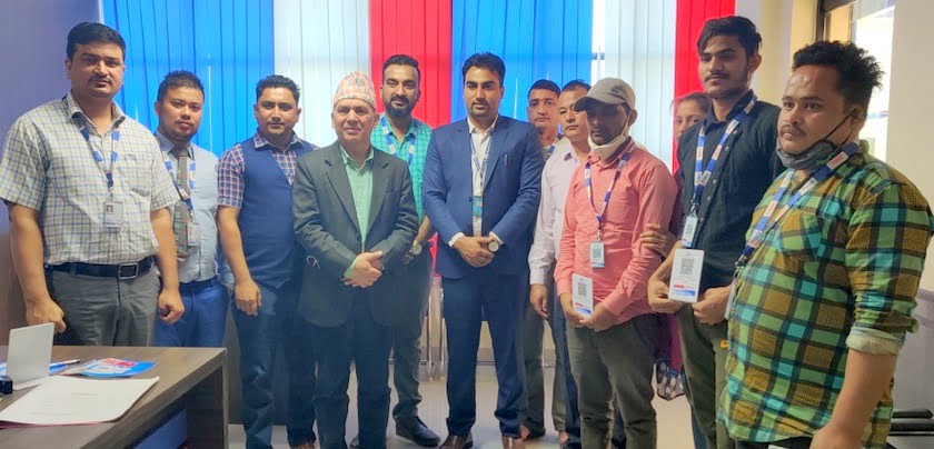 मेगा बैंक नेपालको क्यूआर कोड सेवा धनगढीका विद्युतीय रिक्सा चालकहरुलाई