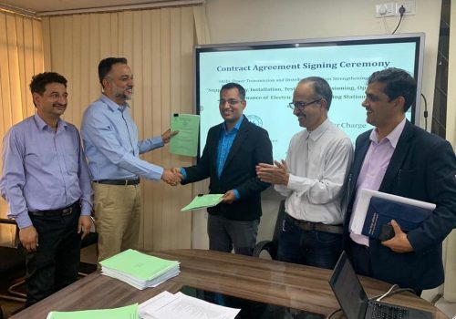 सातै प्रदेशमा विद्युतीय चार्जिङ स्टेसन निर्माणको ठेक्का सम्झौता