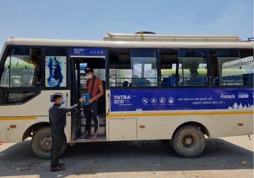 एनएमबि बैंकको कन्ट्याक्टलेस कार्ड बाटै बस भाडा तिर्न सकिने