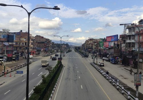 कोरोना संक्रमण तिब्र बढेसँगै दूरसञ्चार सेवा प्रदायकहरुको सवारी र आवतजावतमा पनि कडाई