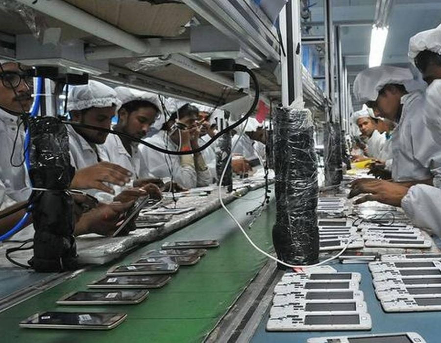 ह्यान्डसेट कम्पनीहरूले भारतमा कामदार र पार्टसको अभावका कारण उत्पादन घटाए