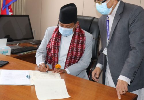 नवनियुक्त सञ्चार मन्त्री पार्वत गुरुङद्धारा कार्यभार ग्रहण, बाँकी काम पूरा गरिने प्रतिबद्धता