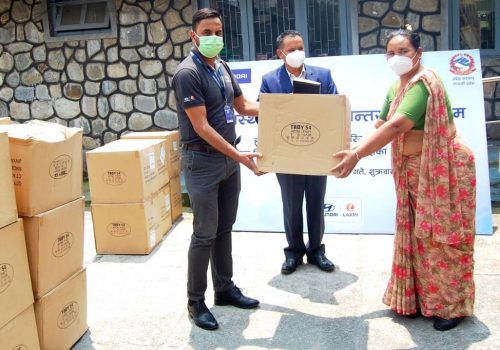 हुण्डाईद्धारा ५० लाख बराबरका स्वास्थ्य सामग्रीहरु हस्तान्तरण