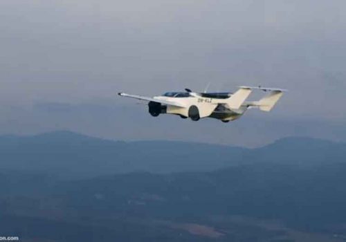 उड्ने कार ‘एयरकार’ को एयरपोर्टहरू बीचको पहिलो परीक्षण उडान सफल