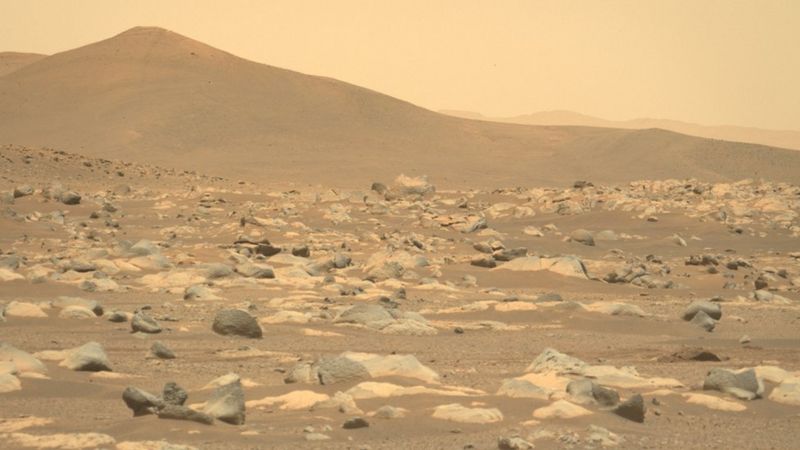 NASA data reveals “lumpy” mantle inside Mars