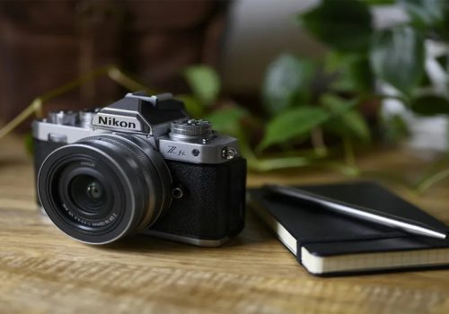 निकोनले ल्यायो १९८० को दशकको झल्को दिने मिररलेस रिल क्यामरा