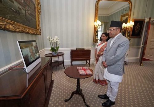 भर्चुअल माध्यमद्वारा बेलायतका लागि नेपाली राजदूतले बुझाए ओहोदाको प्रमाणपत्र