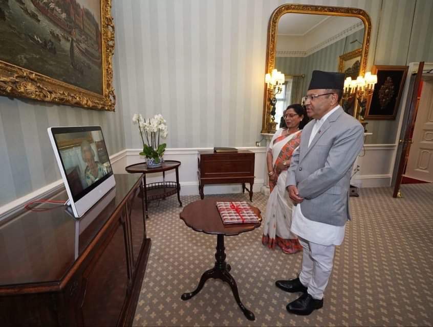 भर्चुअल माध्यमद्वारा बेलायतका लागि नेपाली राजदूतले बुझाए ओहोदाको प्रमाणपत्र