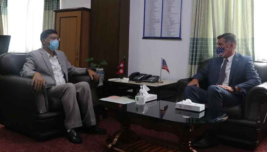 अर्थमन्त्री–अमेरिकी राजदूत शिष्टाचार भेट