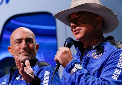 नासाको चन्द्रयान बनाउने ठेक्का आफूले पाएको खण्डमा पारिश्रमिक नलिने बेजोसको प्रस्ताव