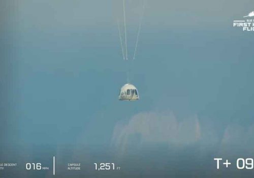 जेफ बेजोससहितको टिम ब्लू ओरिजिनको क्याप्सुलमार्फत अन्तरिक्षमा पुग्न सफल